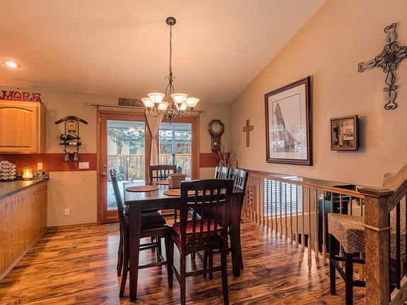 4th image of 704 S Osprey Dr