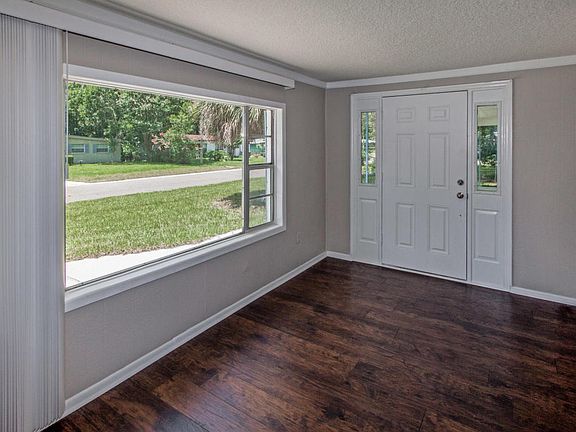 5th image of 2431 Drake Ave