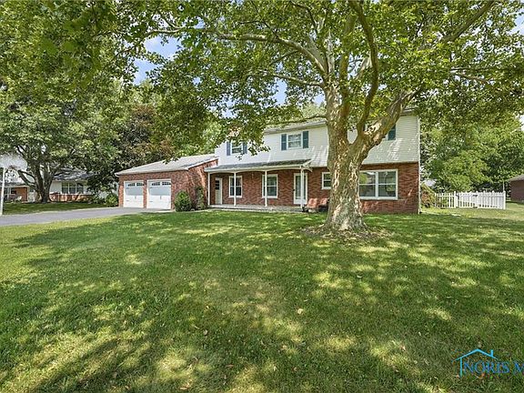 3rd image of 457 Mountain Ash Dr