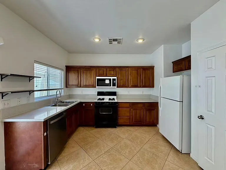884 Blue Rosalie Pl — Photo 7