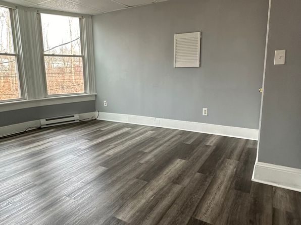 59 Railroad Ave #2A
