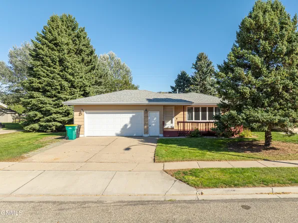 1519 Richmond Dr, Bismarck, ND 58504