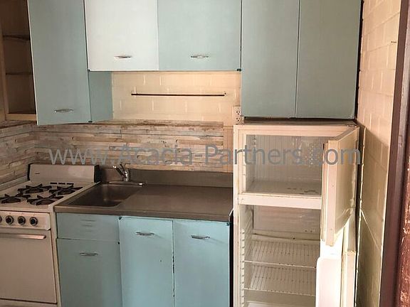 4th image of 947 N Alvernon Way Unit 8