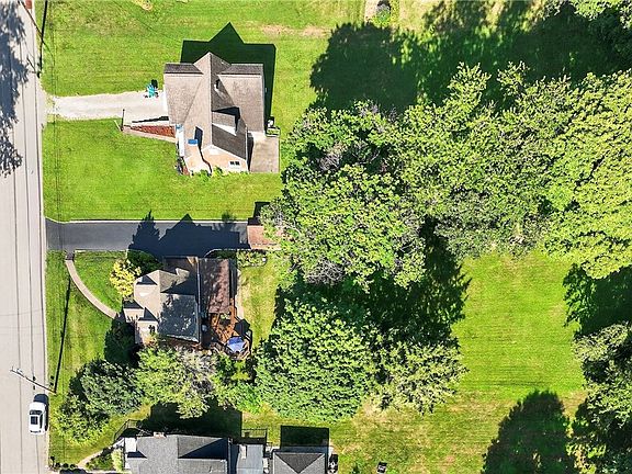 3rd image of 2895 Grandview Dr