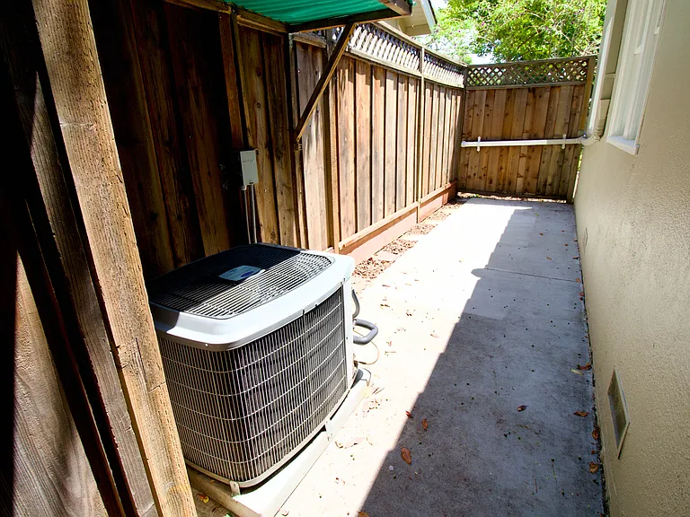 212 Gilbert Ave — Photo 29
