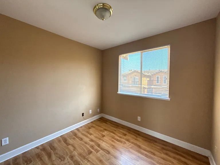 7208 Queen Isabella Ct — Photo 27