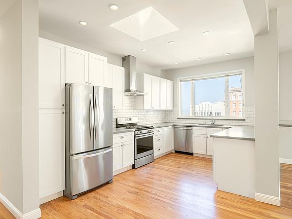 2nd image of 2323 Laguna St APT 402