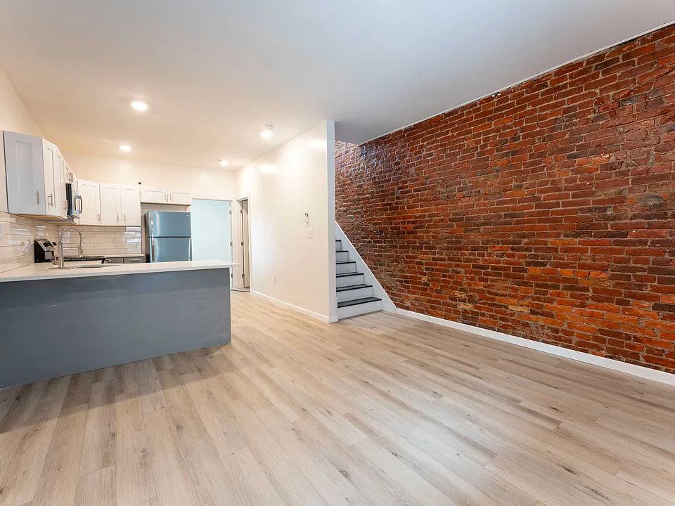 15 N Frazier St
