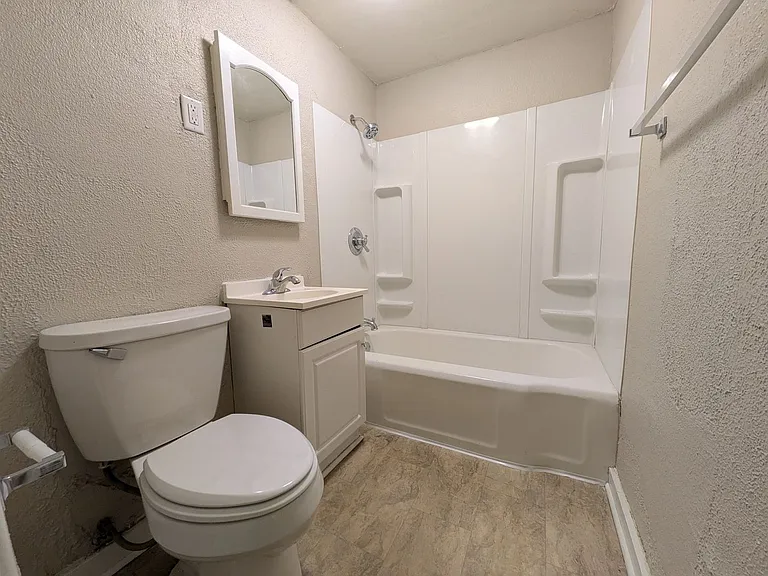 922 Walker St — Photo 9