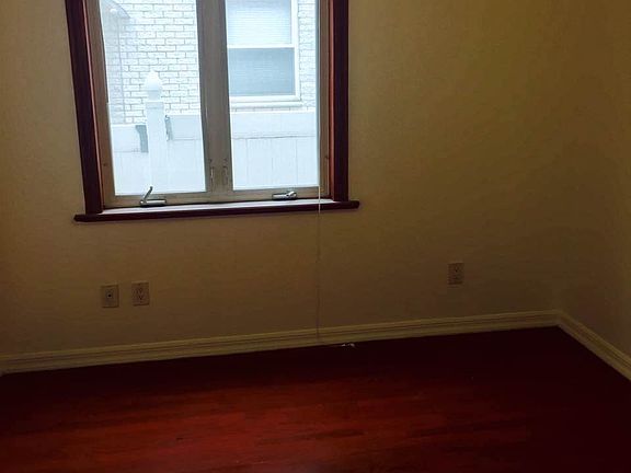 4th image of 5849 192nd St #1