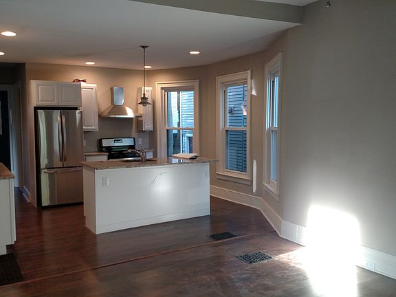 4th image of 324 Lafayette Ave #1