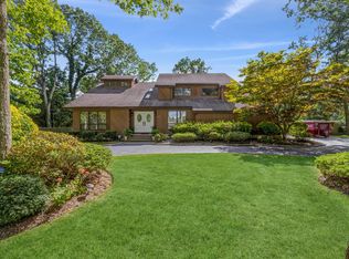 108 Grandview Ln, Smithtown, NY 11787