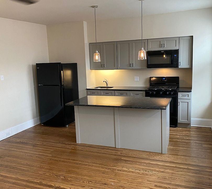 1st image of 214 E King St #3F