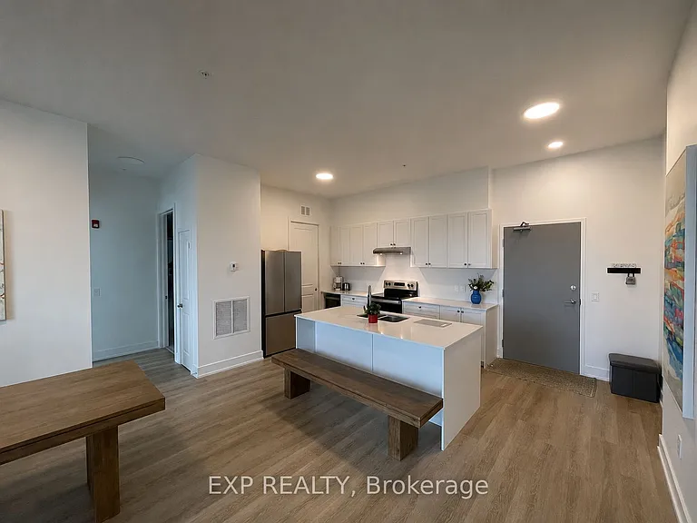 19 West St N #Penthouse 2 — Photo 7