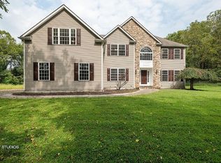 33 Benjamin Dr, Washington, NJ 07882
