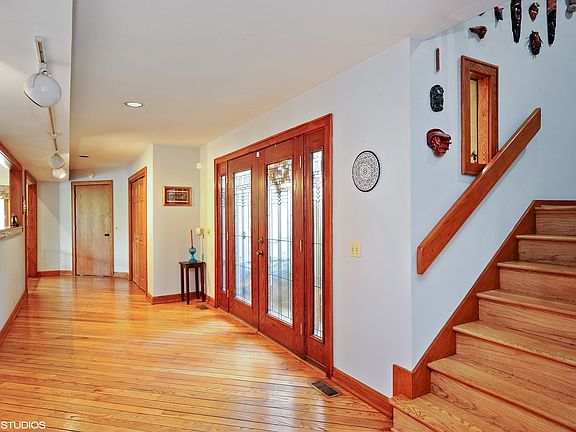2nd image of 9 Baneberry Ln