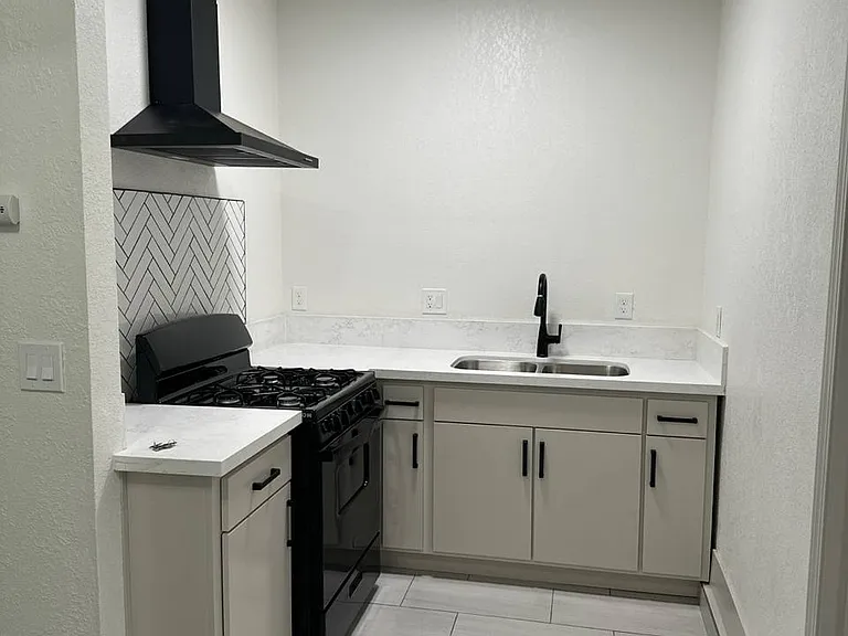 289 Holly St #2 — Photo 9