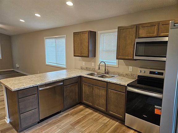 4th image of 2329 SE 8th St
