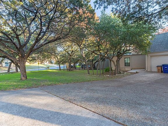 3rd image of 3801 Knollwood Dr #A