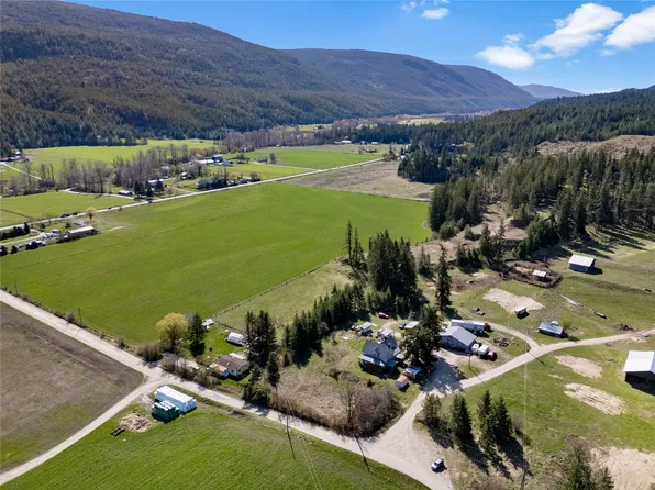 3135 Edes Rd, Columbia Shuswap, BC V1E 3E9