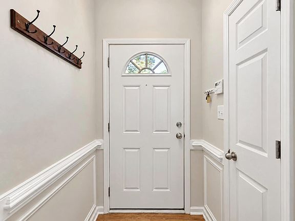 4th image of 8422 Central Dr