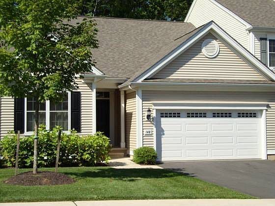 1st image of 140 Sterling Dr