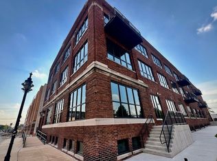 1001 SW Adams St #105, Peoria, IL 61602