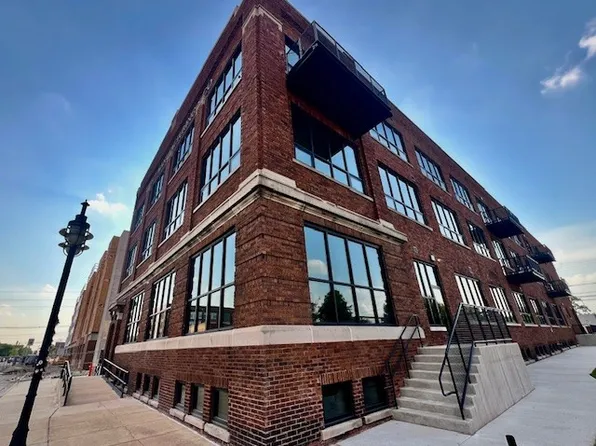 1001 SW Adams St #105, Peoria, IL 61602