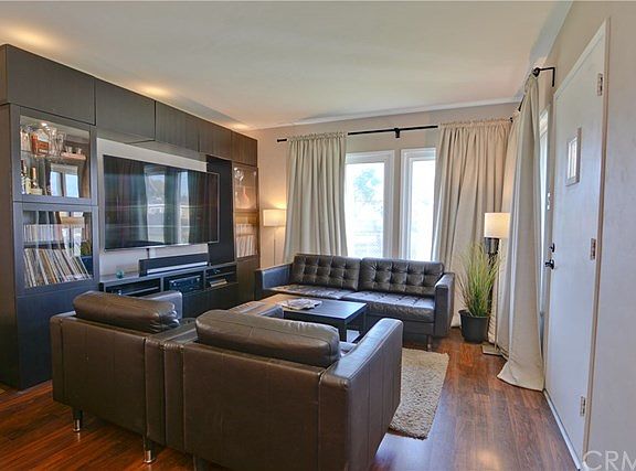 5th image of 326 E Grevillea St