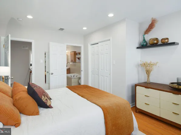 1018 S 22nd St, Philadelphia, PA 19146