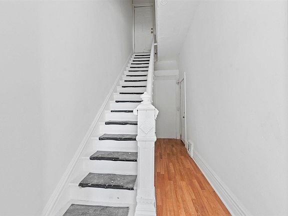 3rd image of 4209 Iowa Ave