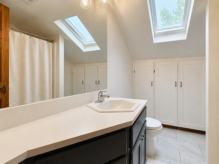 3807 NE 70th St — Photo 14