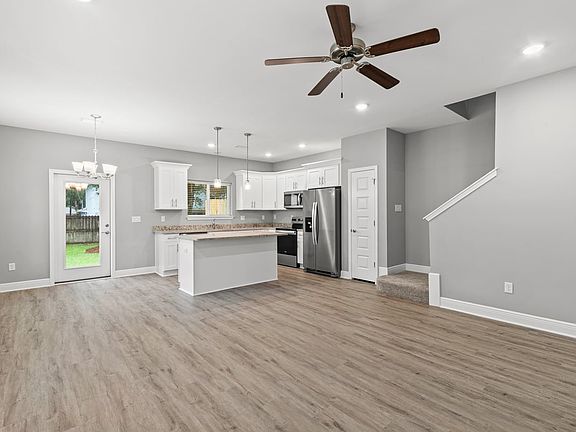 4th image of 406 Walters Cir #1