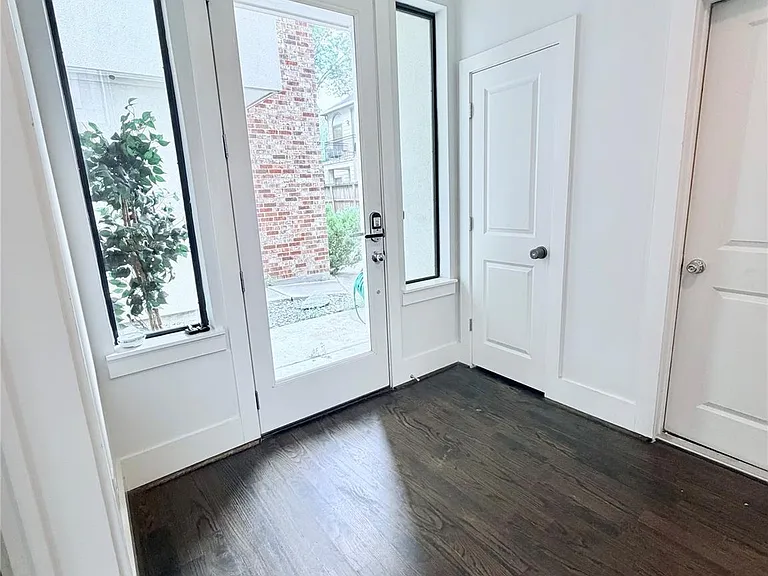 2913 Leeland St — Photo 3