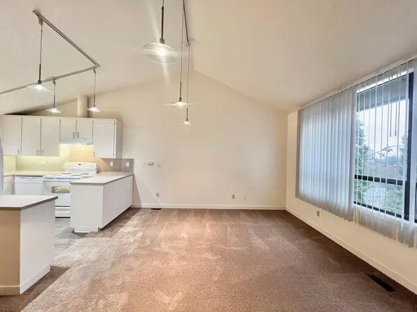 #338 Montgomery Heights, 1609-1623 SW Montgomery St #338-1621, Portland, OR 97201