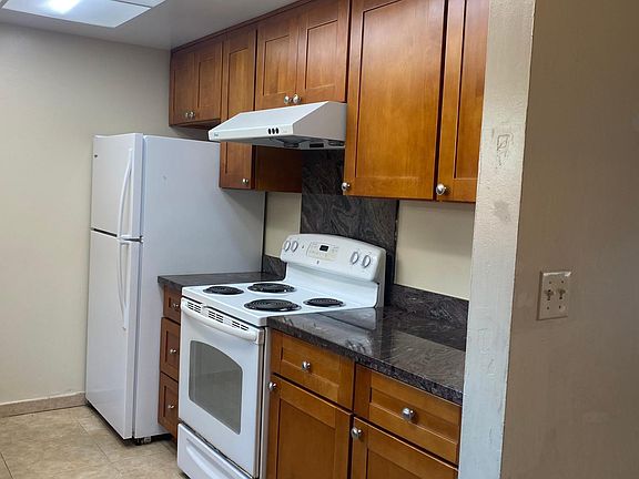 4th image of 215 Auburn Way Unit 1