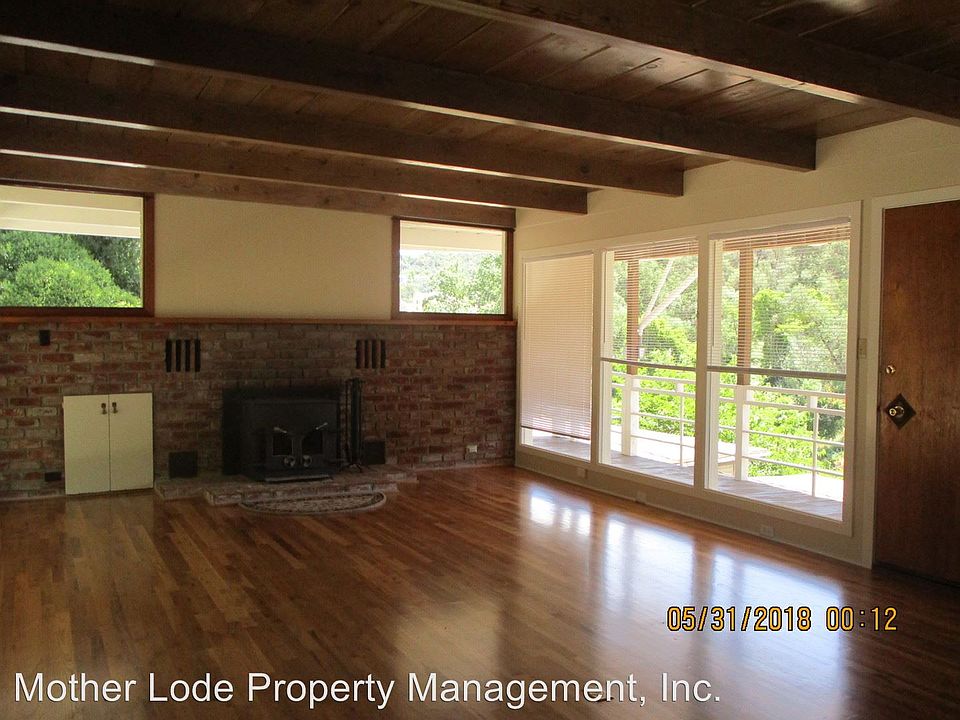 1st image of 24 S Poplar St APT 1