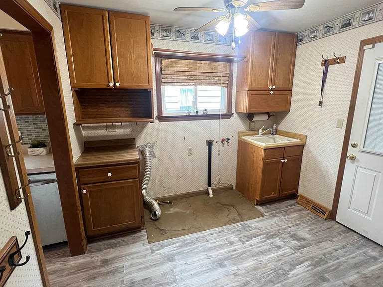 6103 Allanwood Dr — Photo 10