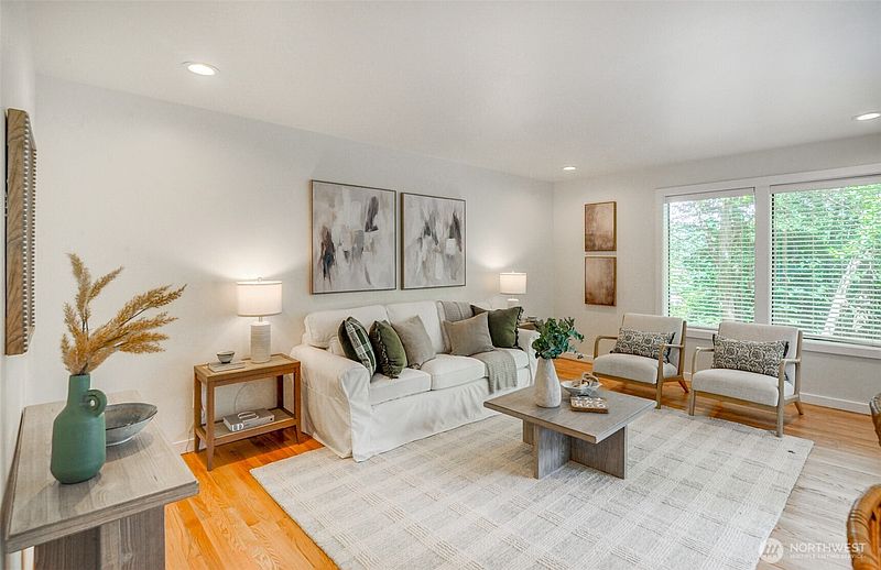 4th image of 2308 NE 123rd Street