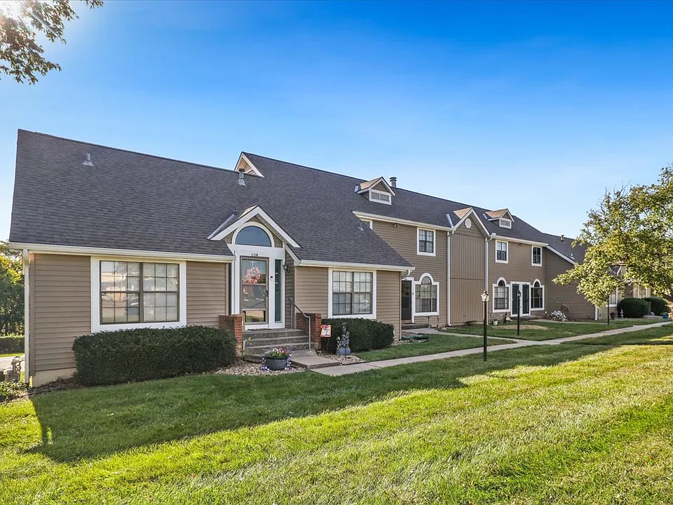 1128 Hampton Ln