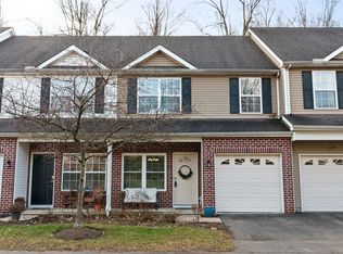 636 Grove Cir, Gahanna, OH 43230