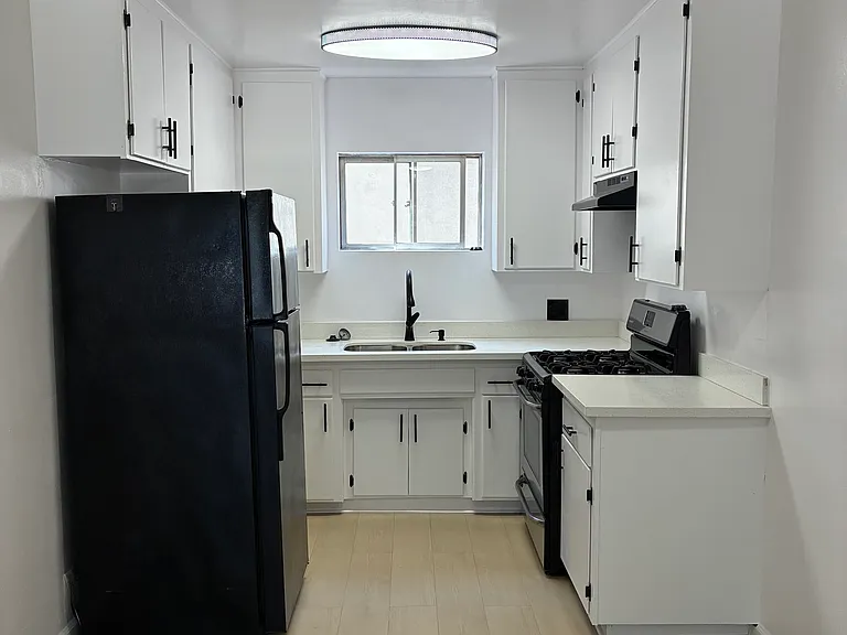 1250 N Kingsley Dr #104 — Photo 6