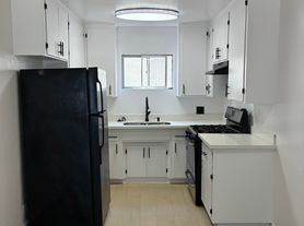 1250 N Kingsley Dr, Los Angeles, CA