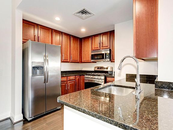 4th image of 1111 Oronoco St Unit 531