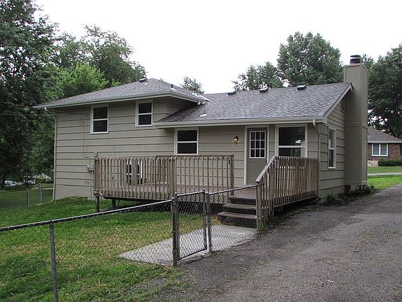Huge fenced yard