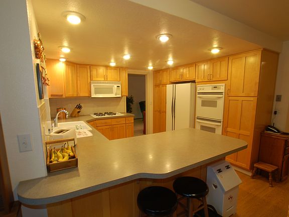 Double ovens and all appliances stay