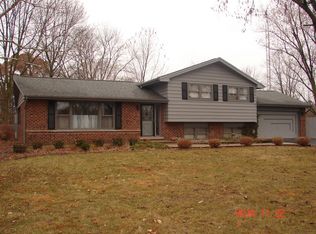 89 Flint Dr, Lake Barrington, IL