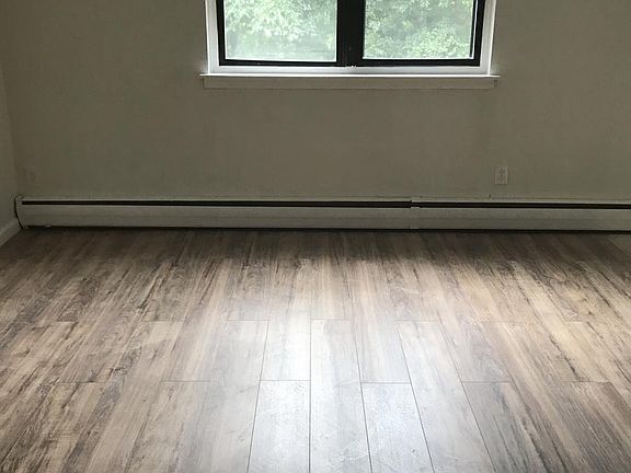3rd image of 901 E Cliveden St #4