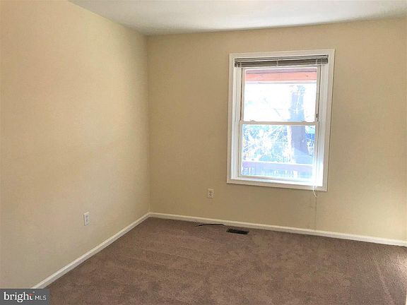 3rd image of 371 S 1st Ave