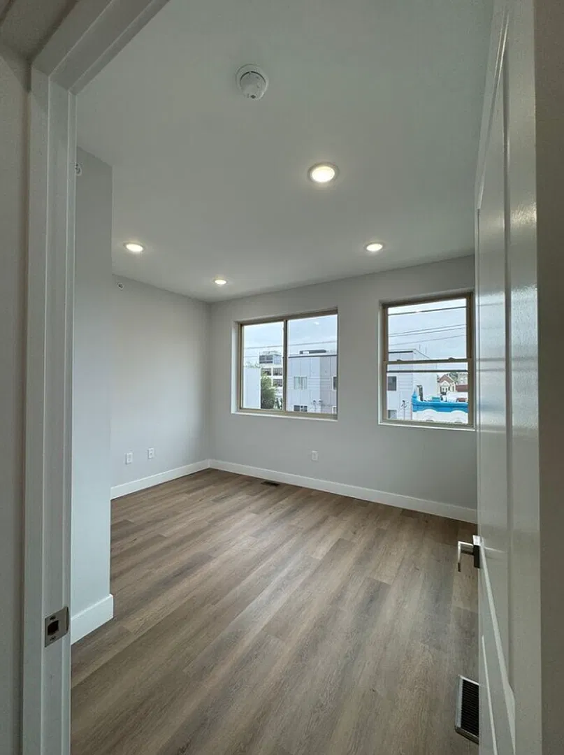 3221 N 13th St, — Photo 2